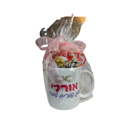כוס ממותגת במילוי