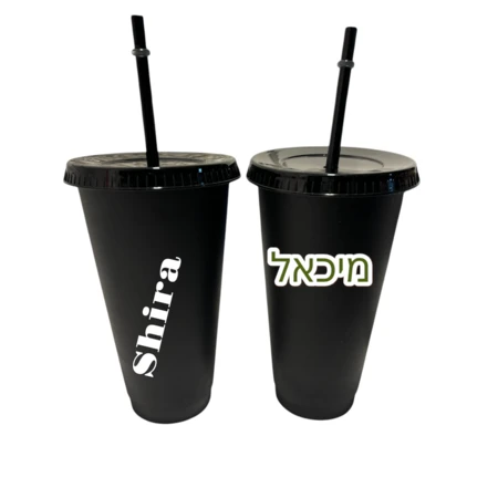 כוס שתייה עם קש ממותגת